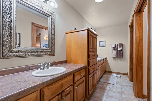 $250,000 | 2198 South Broadway Street, De Pere, WI 54115