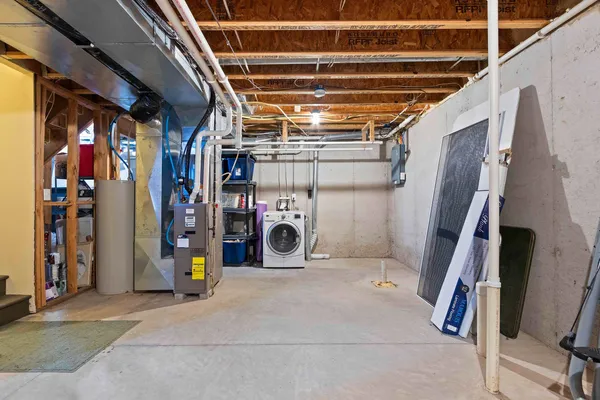 $250,000 | 2198 South Broadway Street, De Pere, WI 54115