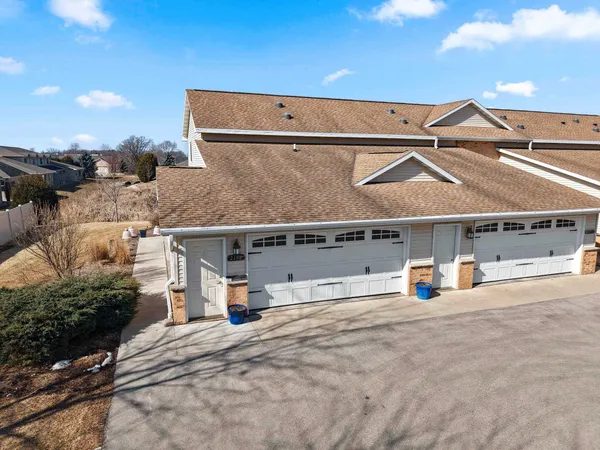 $250,000 | 2198 South Broadway Street, De Pere, WI 54115