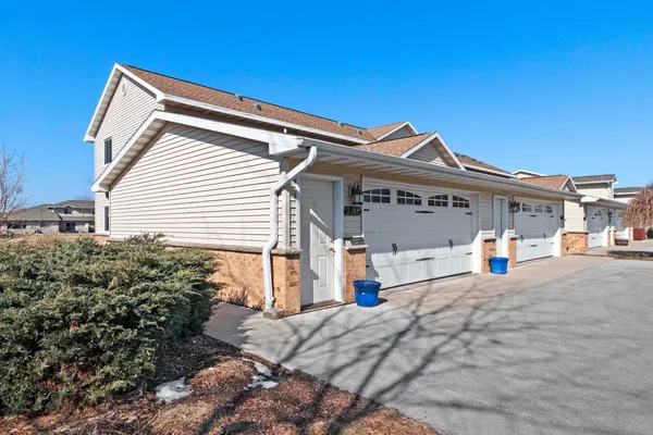 $250,000 | 2198 South Broadway Street, De Pere, WI 54115