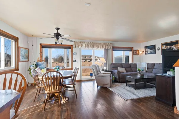 $250,000 | 2198 South Broadway Street, De Pere, WI 54115