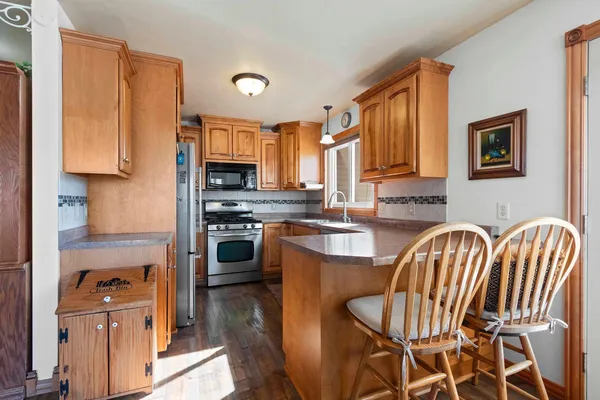 $250,000 | 2198 South Broadway Street, De Pere, WI 54115