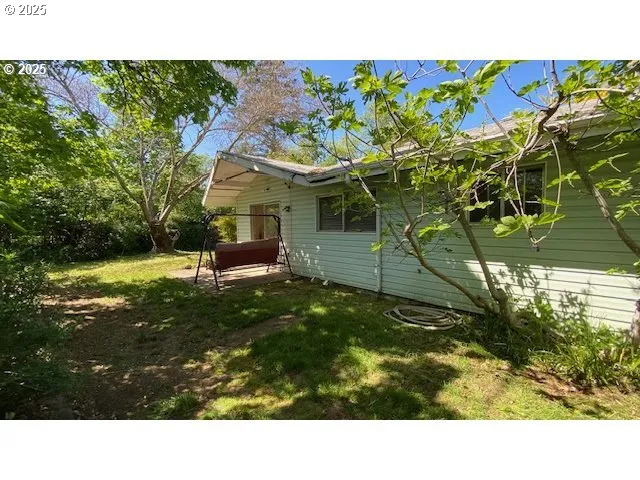 a black and white photo of a house