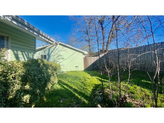 333 West Park Street Grants Pass, OR 97527 - Photo 33 of 47