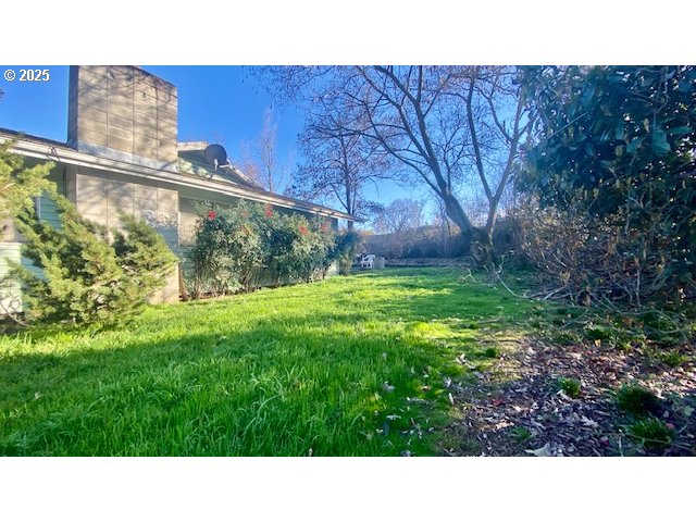 333 West Park Street Grants Pass, OR 97527 - Photo 38 of 47