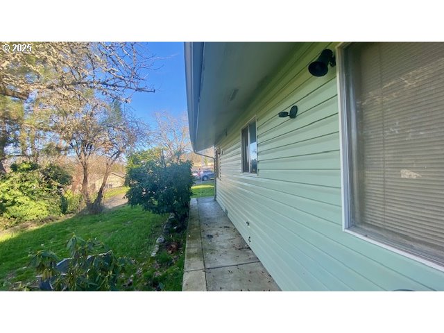 333 West Park Street Grants Pass, OR 97527 - Photo 39 of 47