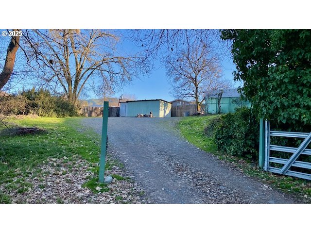 333 West Park Street Grants Pass, OR 97527 - Photo 40 of 47