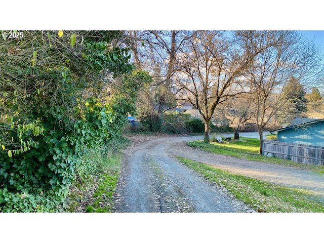 333 West Park Street Grants Pass, OR 97527 - Photo 42 of 47