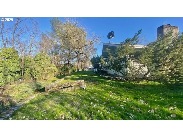 a black and white photo of a house