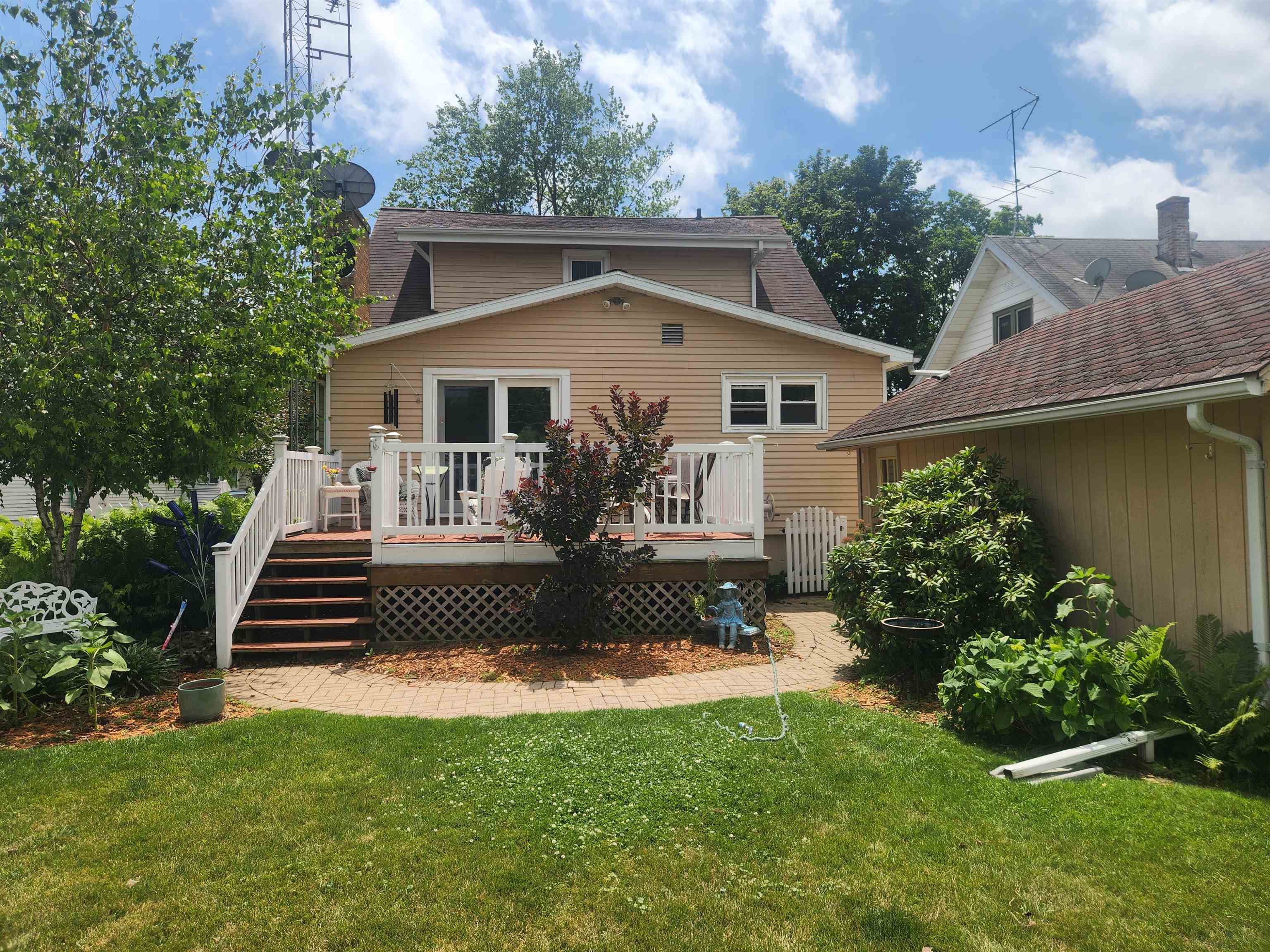 628 3rd Baraboo, WI 53913 - Photo 4 of 33