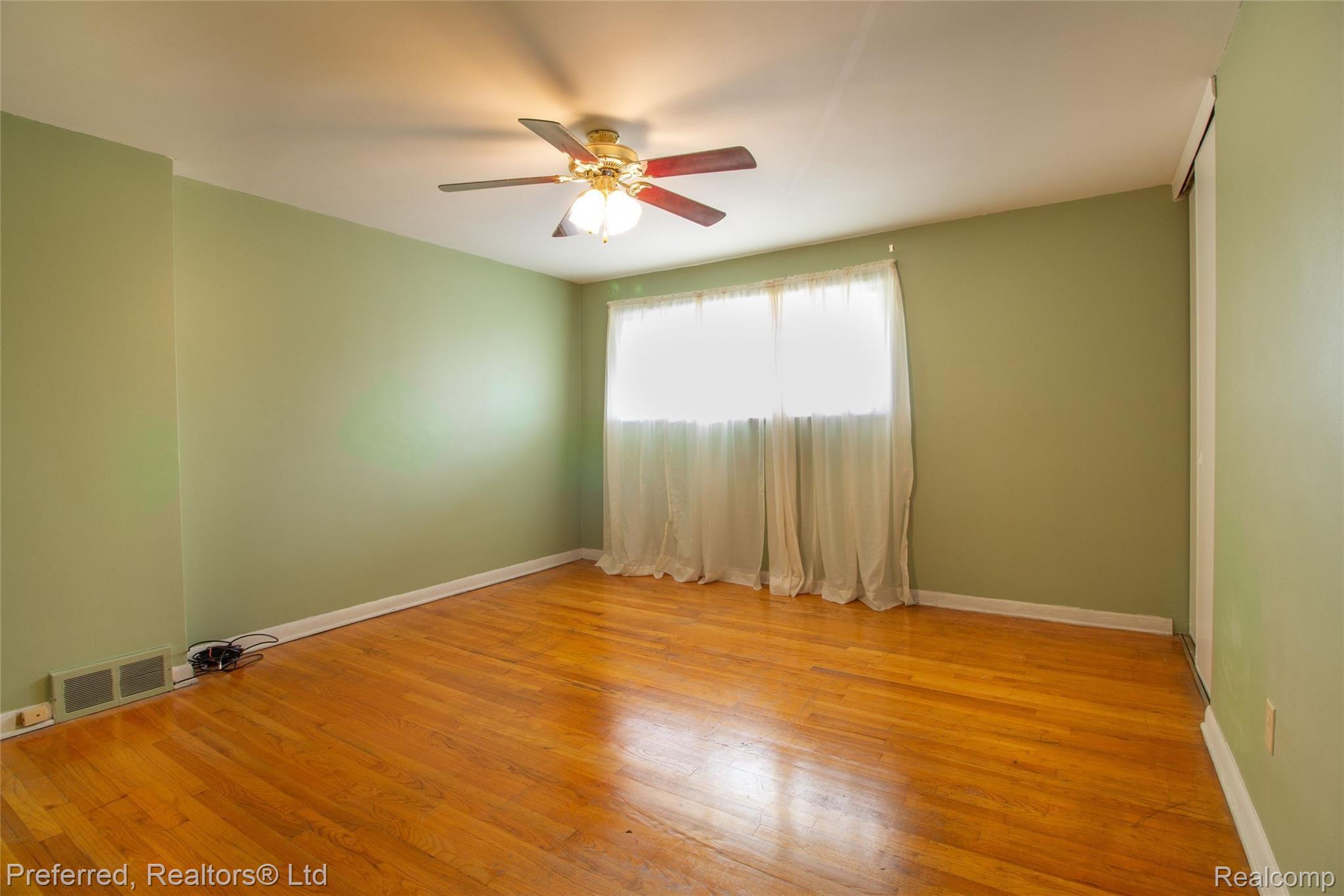 9825 Middlebelt Road Livonia, MI 48150 - Photo 7 of 11 Bedroom 1