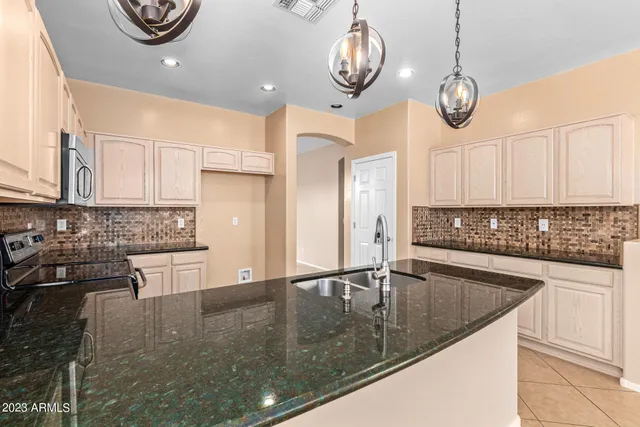 $1,900 | 17554 West Cardinal Drive, Goodyear, AZ 85338