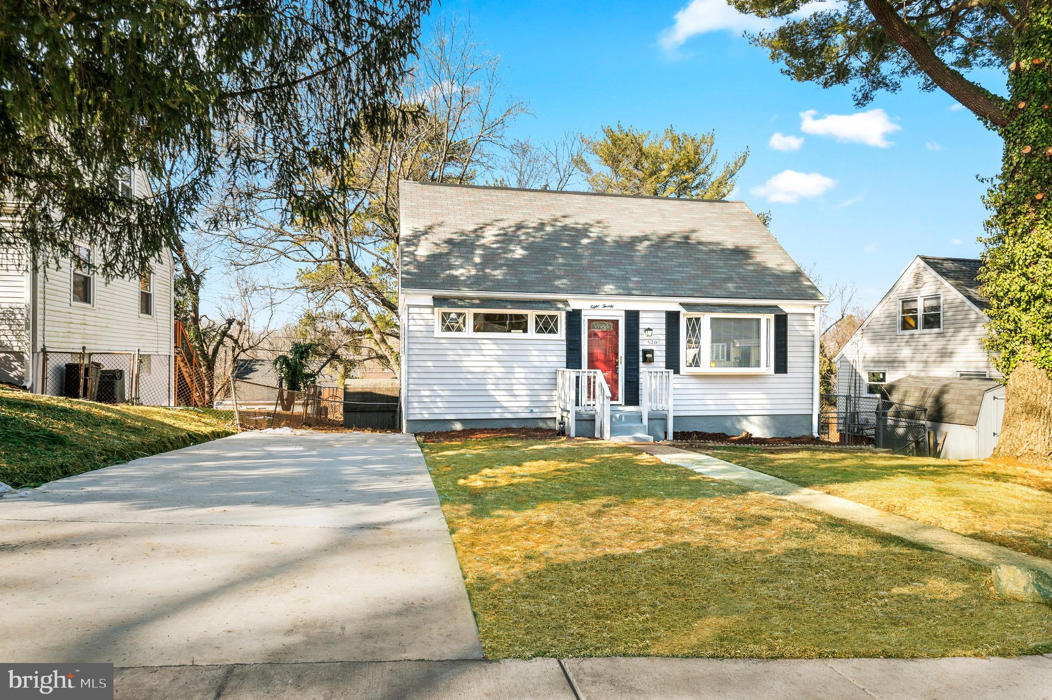 820 Templecliff Road Baltimore, MD 21208 - Photo 13 of 44 a view of a yard in front of house