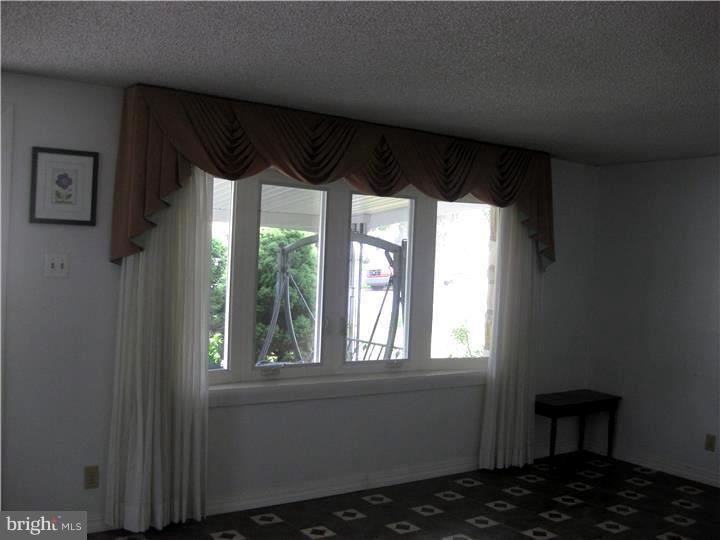 1431 Thomson Road Abington, PA 19001 - Photo 6 of 19 Living Room