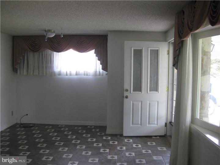 1431 Thomson Road Abington, PA 19001 - Photo 8 of 19 Living Room