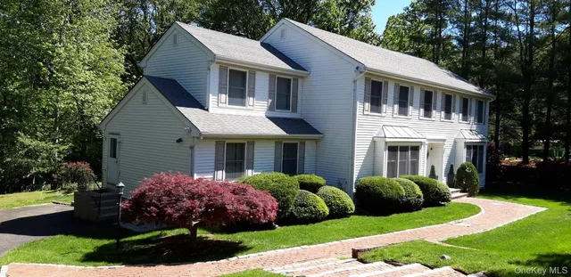 $1,950 | 28 Ledgewood Circle, East Setauket, NY 11733