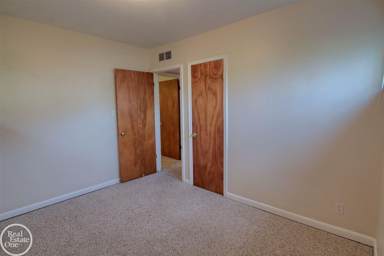 4212 West Webster Road Royal Oak, MI 48073 - Photo 27 of 32 31389649-27.JPG