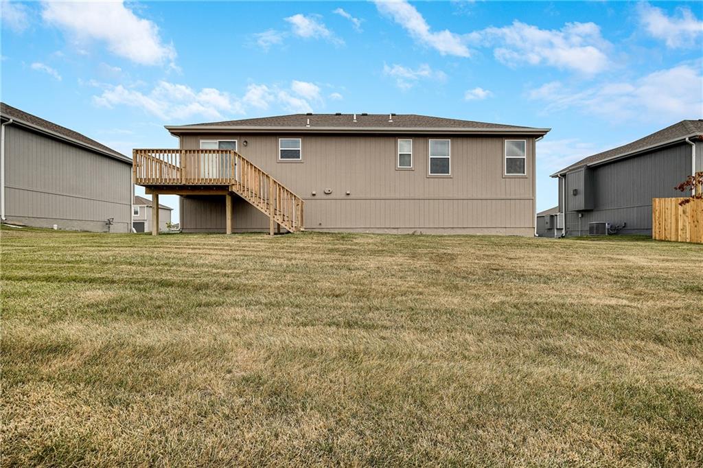 611 Foxglove Lane Raymore, MO 64083 - Photo 2 of 36