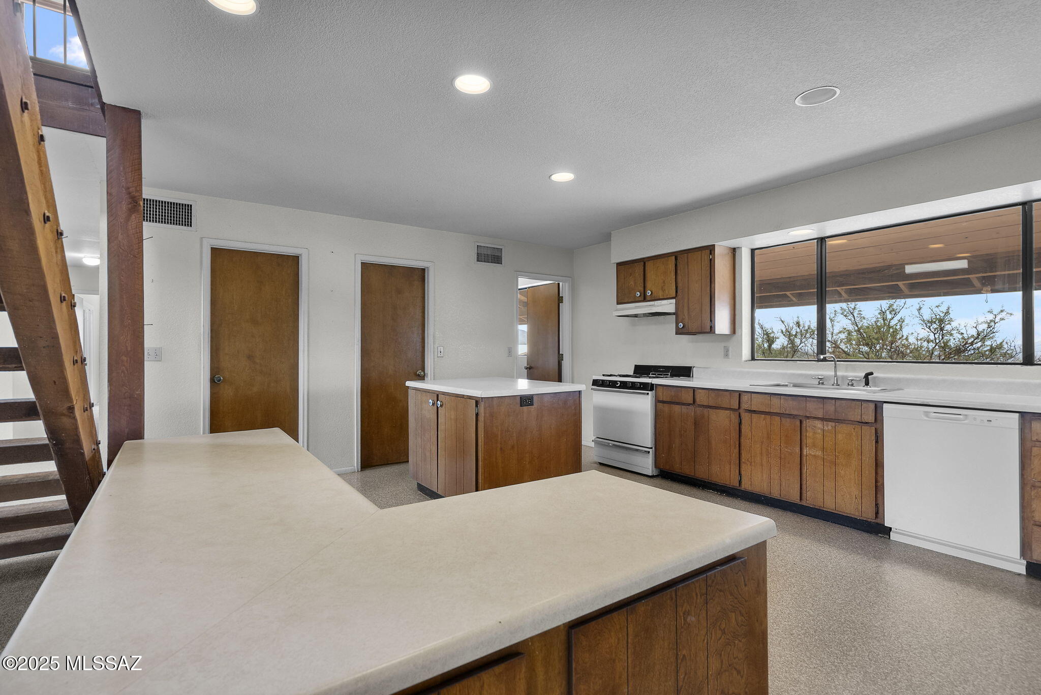 108 Stoddard Way Nogales, AZ 85621 - Photo 10 of 38