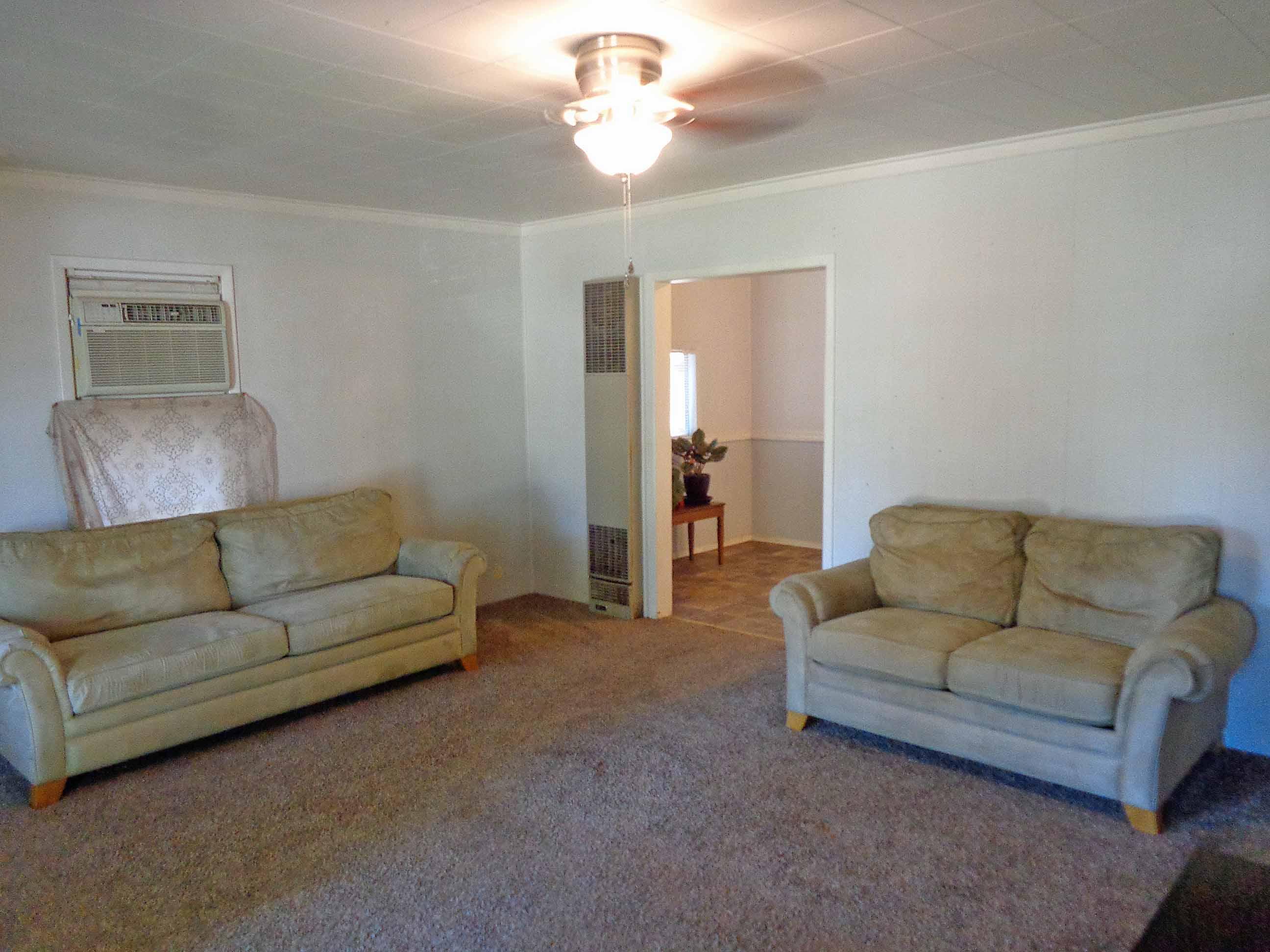 1358 Thomas Road Medford, OR 97501 - Photo 3 of 17 5