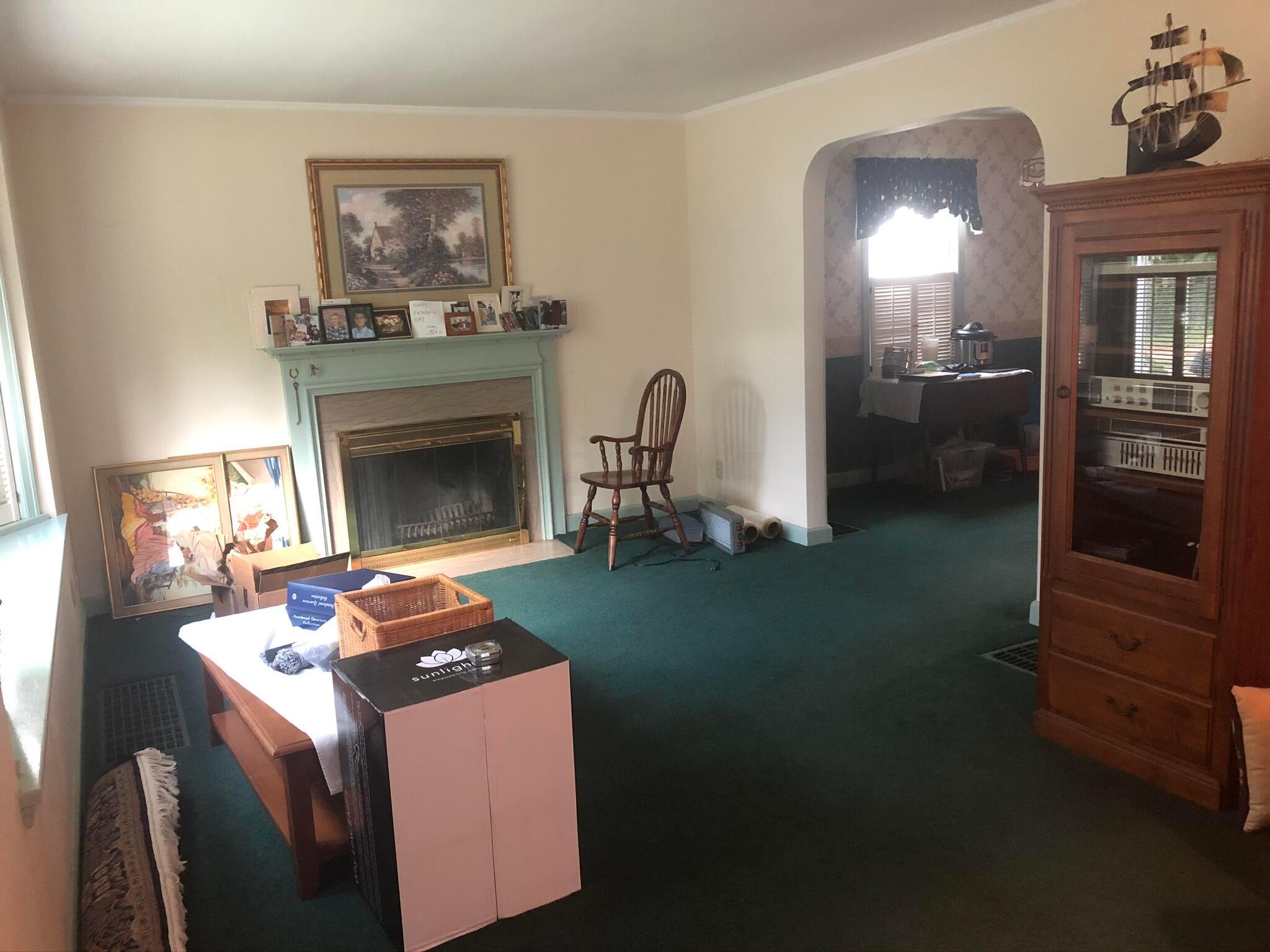 939 Vernon Road Columbus, OH 43209 - Photo 2 of 20 living room