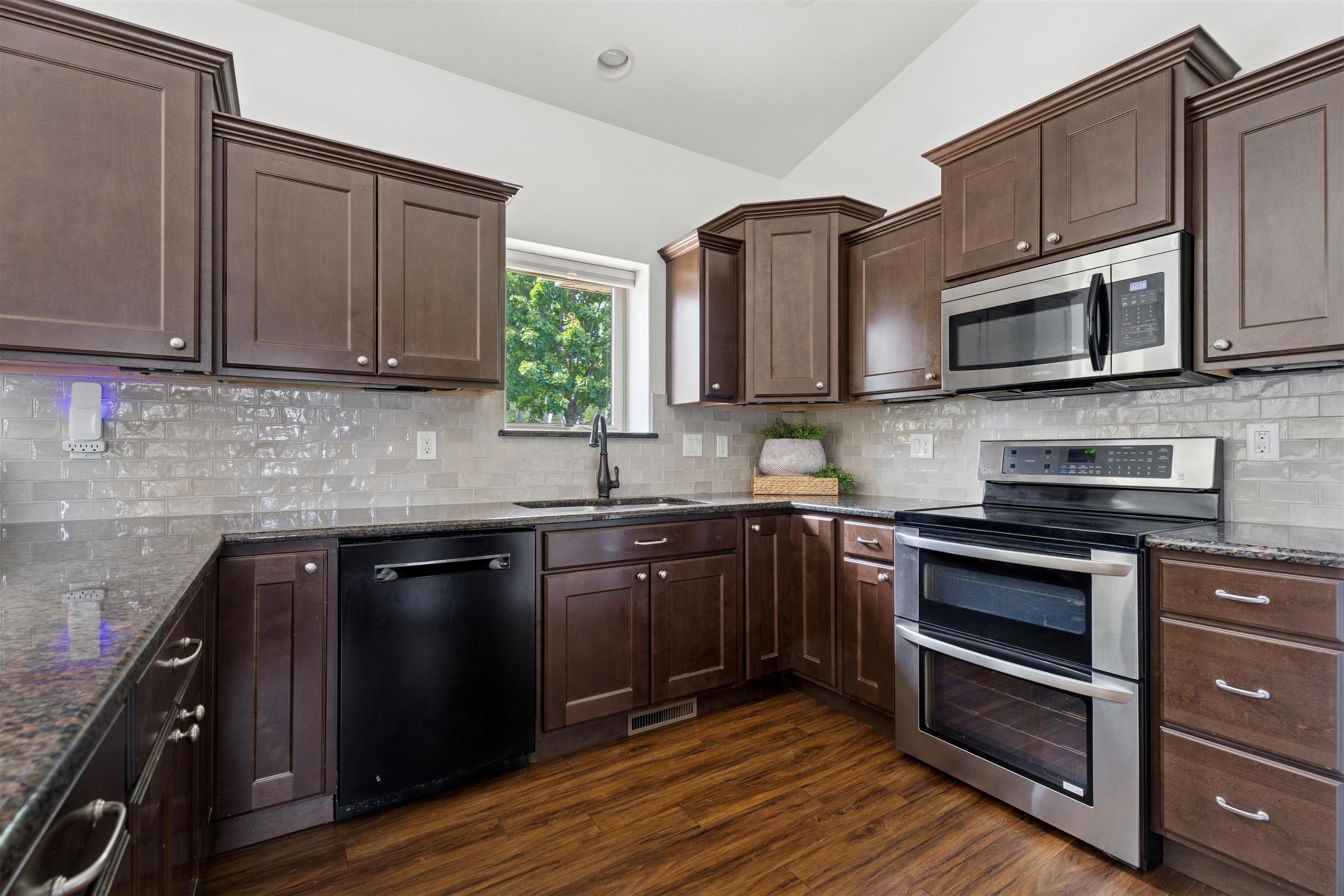 2398 West Barley Way Appleton, WI 54913 - Photo 7 of 36