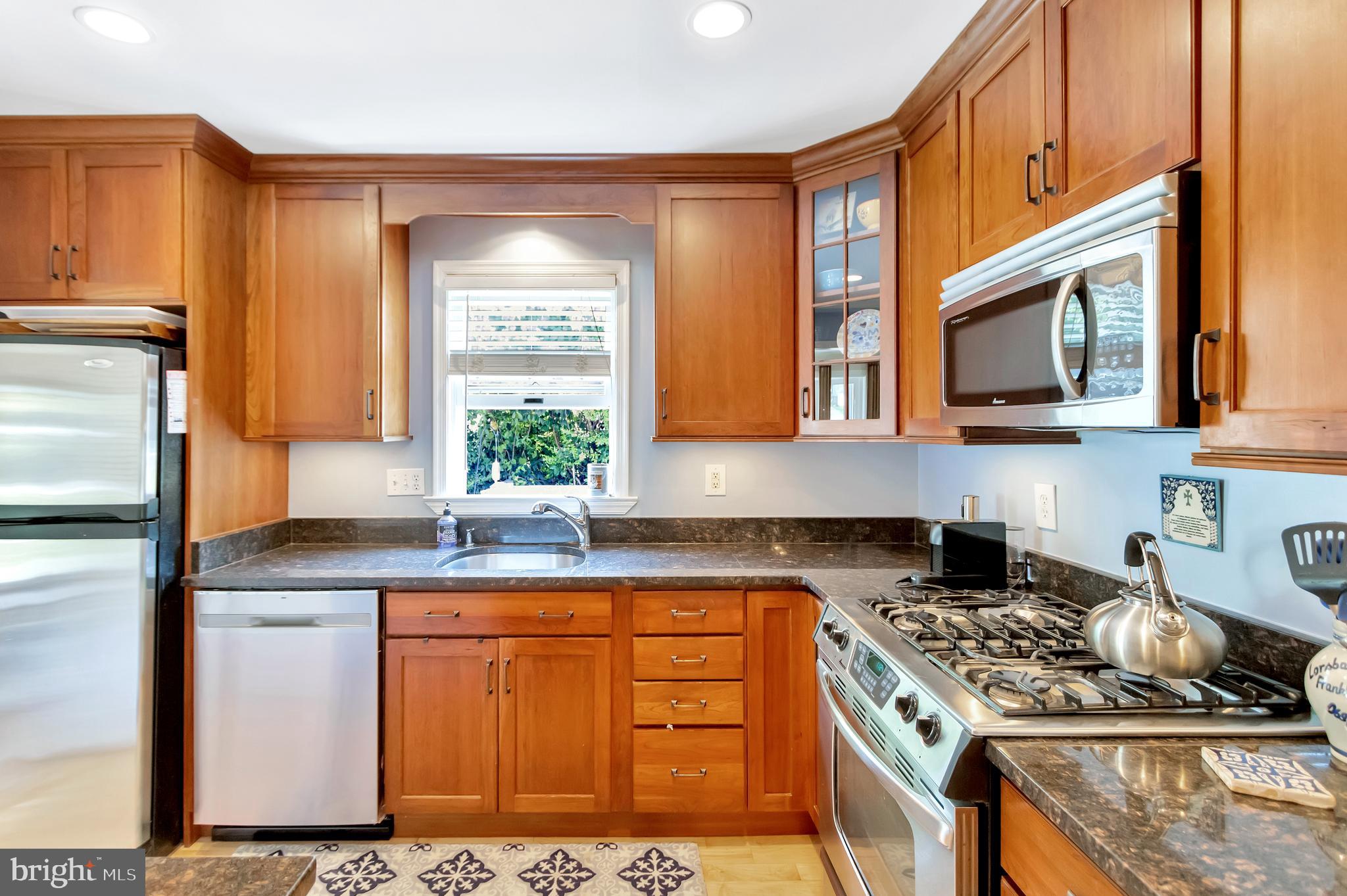 3131 Cofer Road Falls Church, VA 22042 - Photo 7 of 40 Beautiful kitchen w/granite countertops