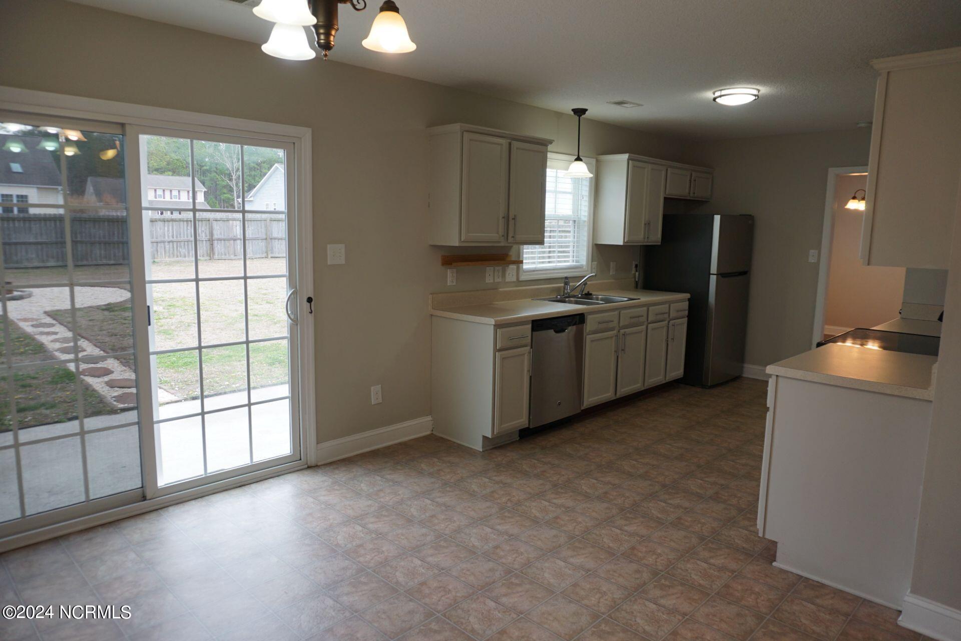 407 Sundown Court Hubert, NC 28539 - Photo 12 of 36 2015-08-26 15.23.36