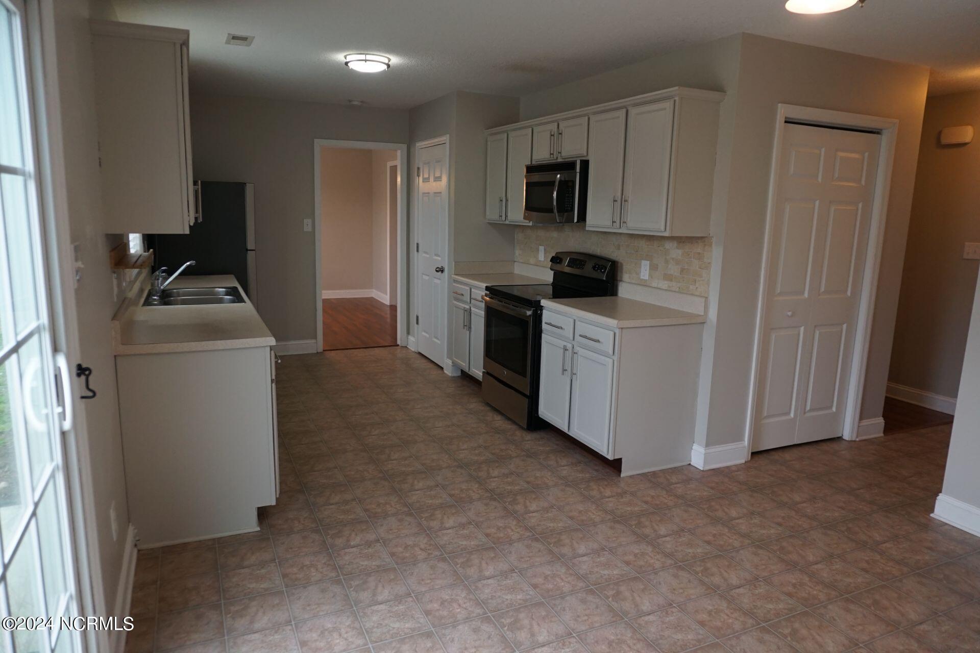 407 Sundown Court Hubert, NC 28539 - Photo 13 of 36 2015-08-26 15.23.44