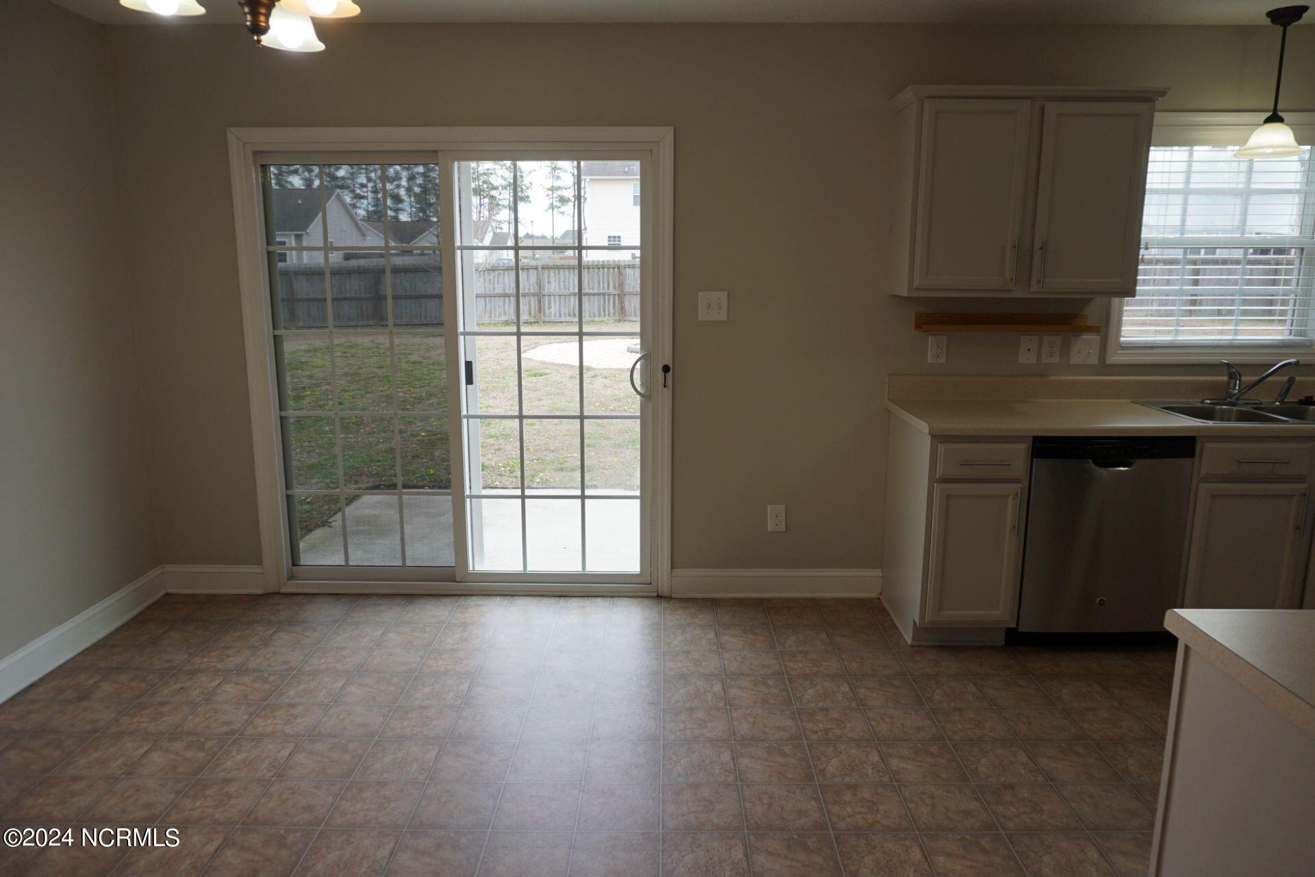 407 Sundown Court Hubert, NC 28539 - Photo 15 of 36 2015-08-26 15.23.27