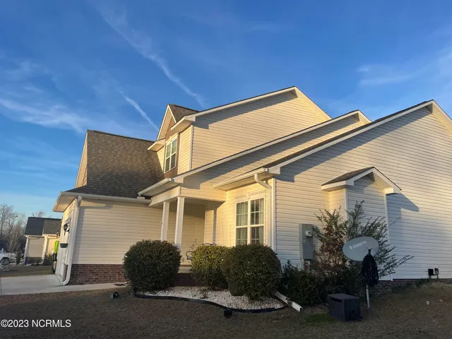 $305,000 | 407 Sundown Court, Hubert, NC 28539