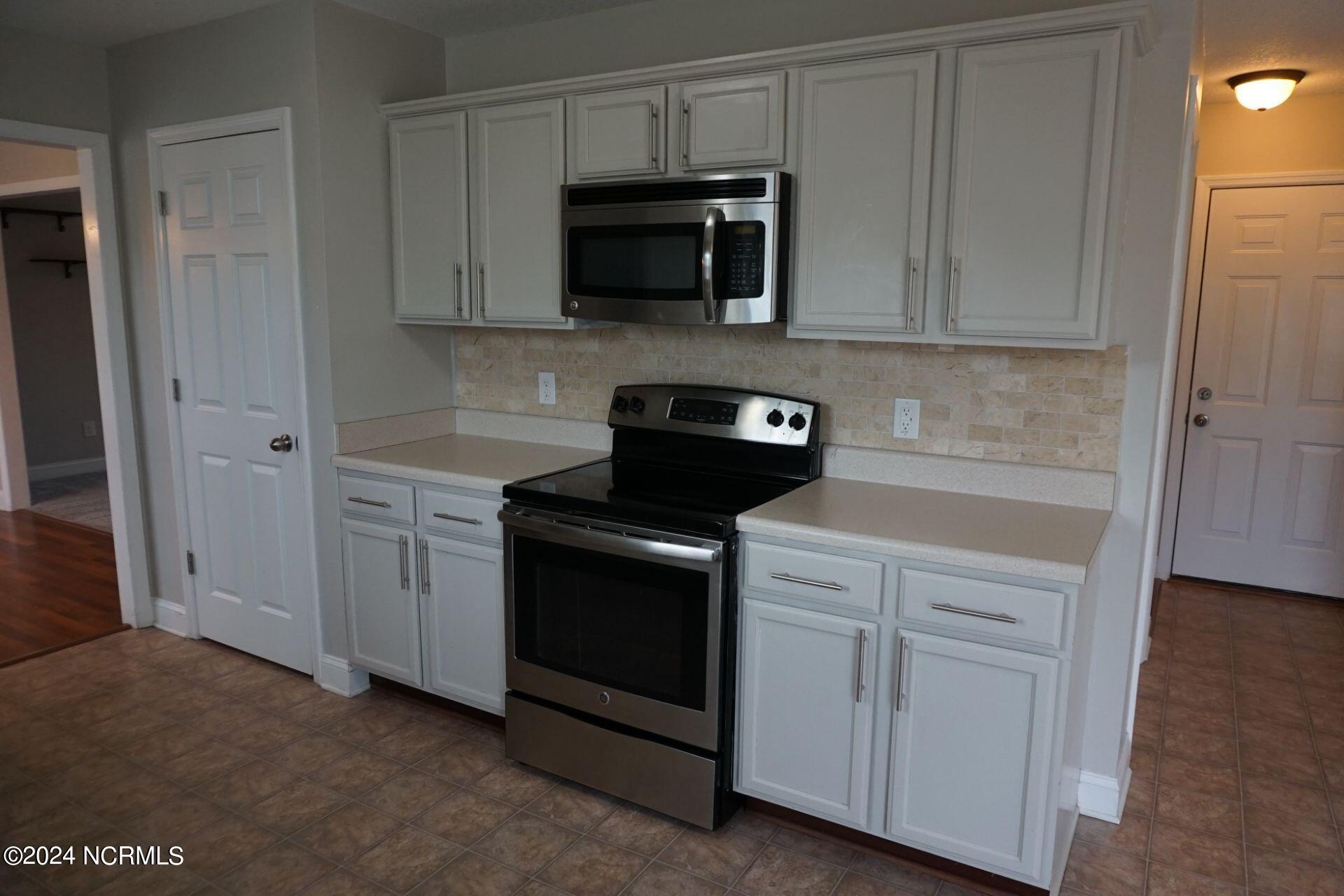 407 Sundown Court Hubert, NC 28539 - Photo 10 of 36 2015-08-26 15.23.01