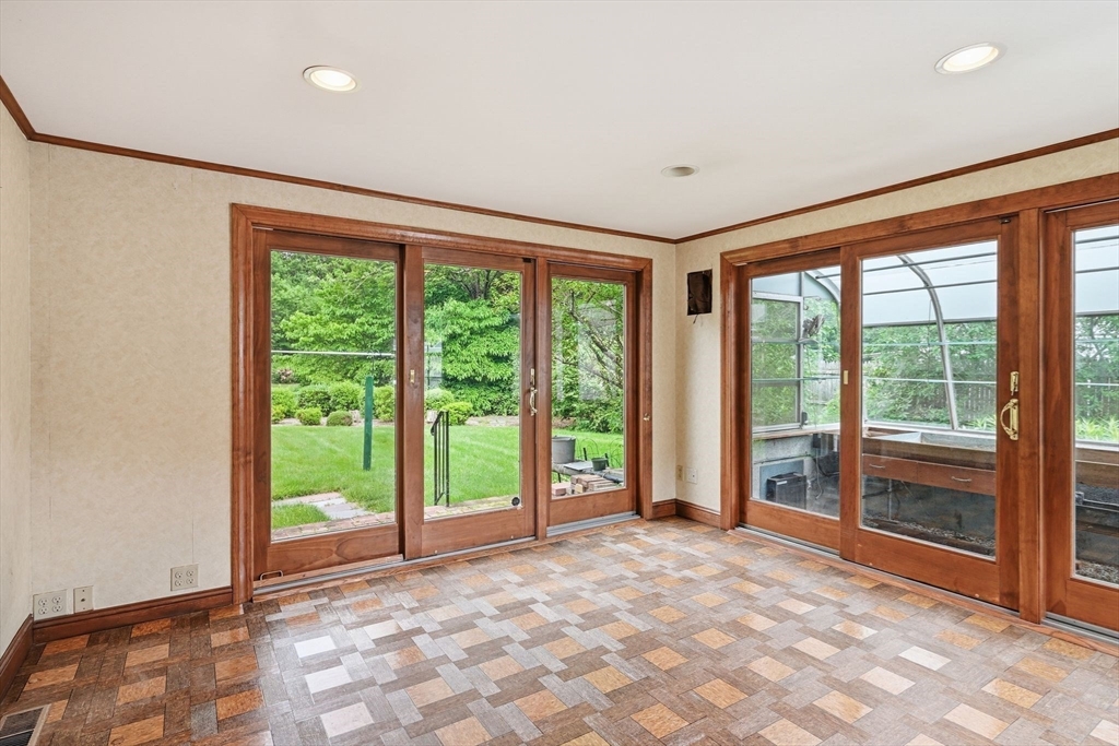 47 Fenway Drive Springfield, MA 01119 - Photo 12 of 42