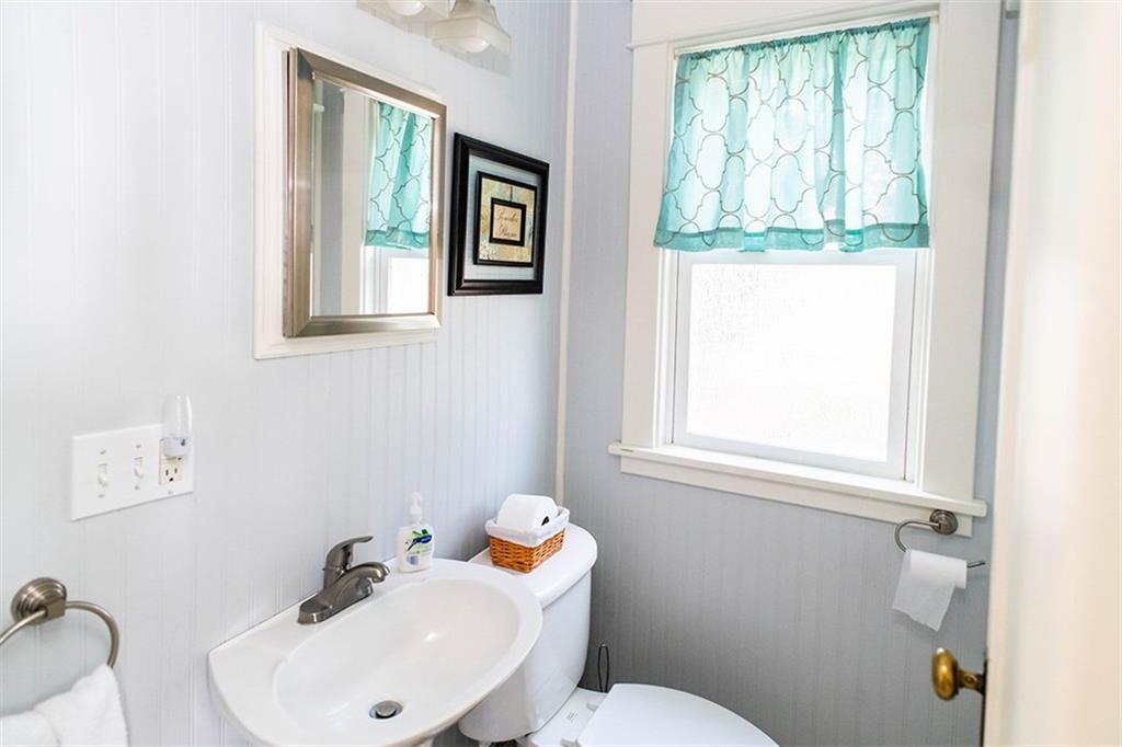 655 Locust Street Indiana, PA 15701 - Photo 16 of 20 Bathroom