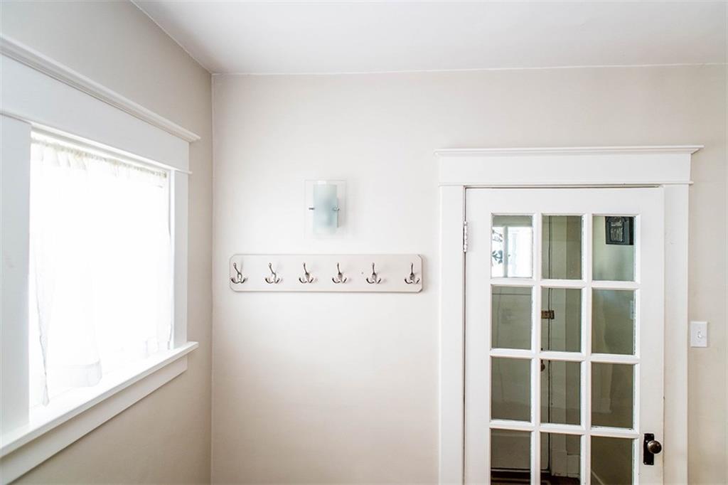 655 Locust Street Indiana, PA 15701 - Photo 5 of 20 Entry