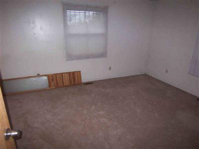 6330 East River Road Flushing, MI 48433 - Photo 6 of 10 20154334-5.JPG