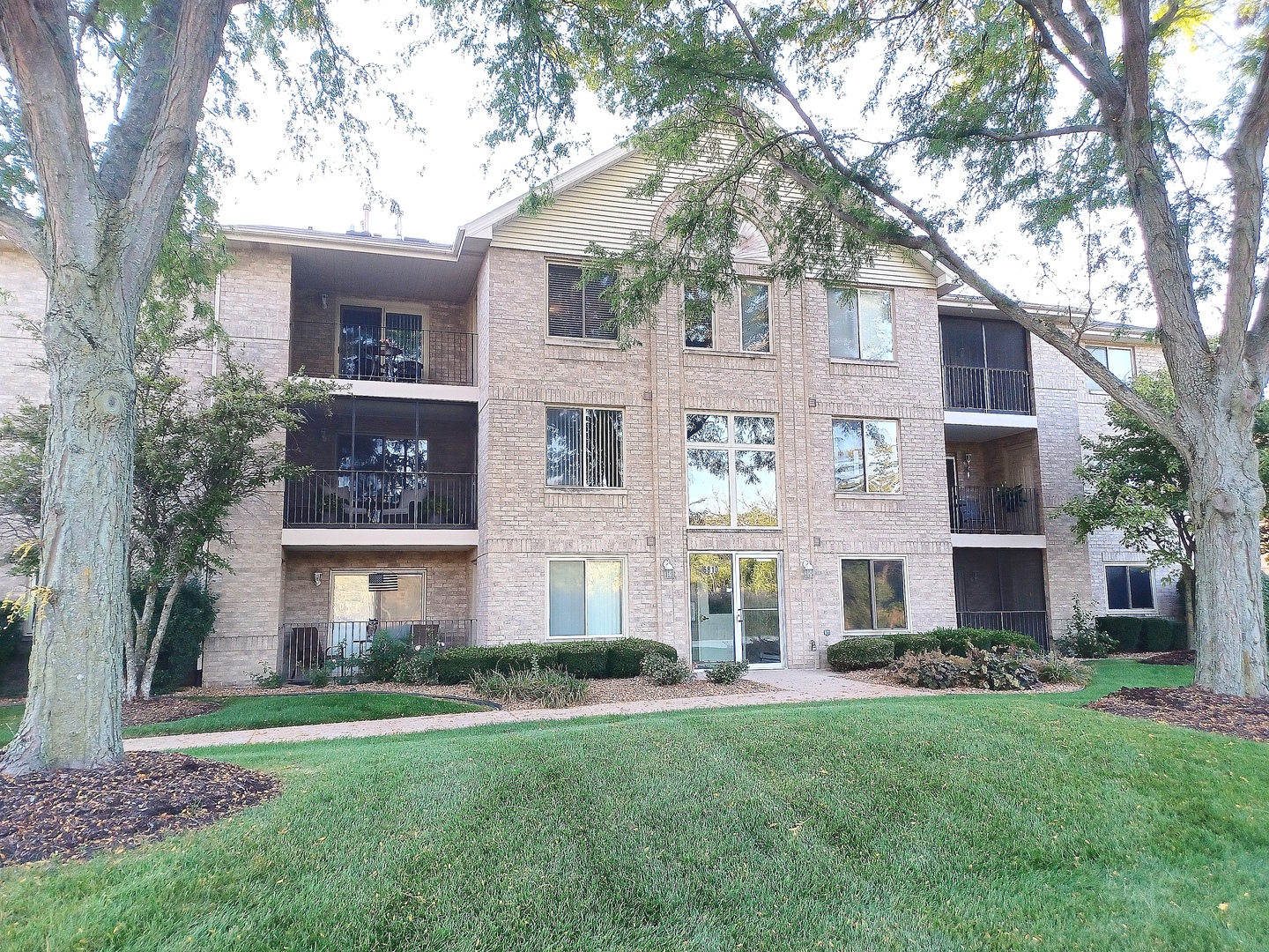 6810 Ridge Point Drive, Unit 1C Oak Forest, IL 60452 - Photo 2 of 43