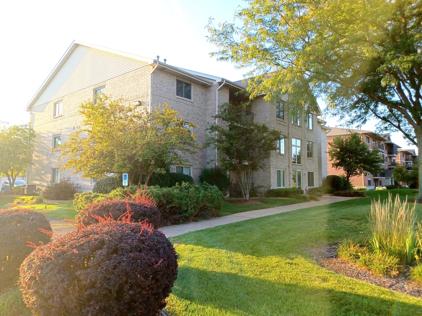 6810 Ridge Point Drive, Unit 1C Oak Forest, IL 60452 - Photo 3 of 43