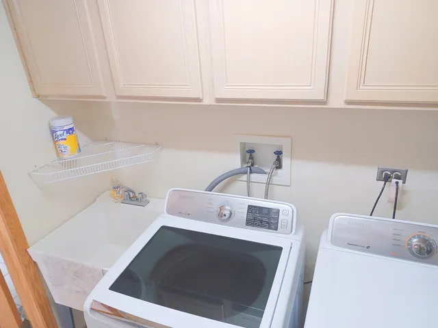 $235,000 | 6810 Ridge Point Drive, Unit 1C, Oak Forest, IL 60452