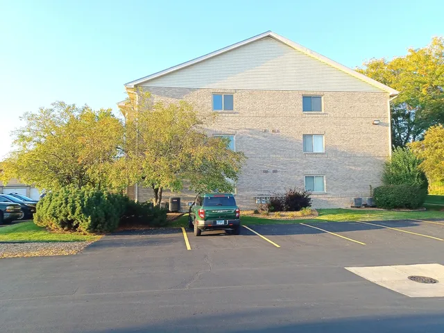 $235,000 | 6810 Ridge Point Drive, Unit 1C, Oak Forest, IL 60452