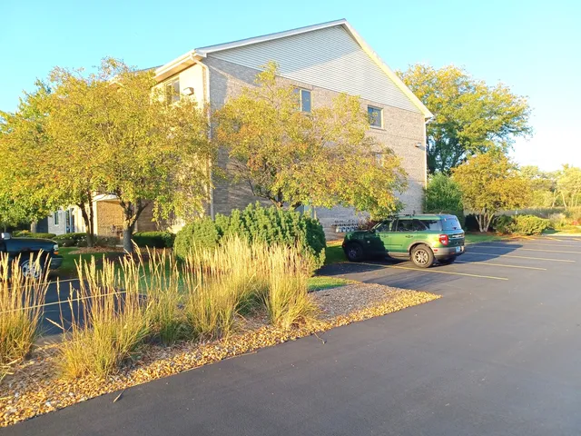 $235,000 | 6810 Ridge Point Drive, Unit 1C, Oak Forest, IL 60452