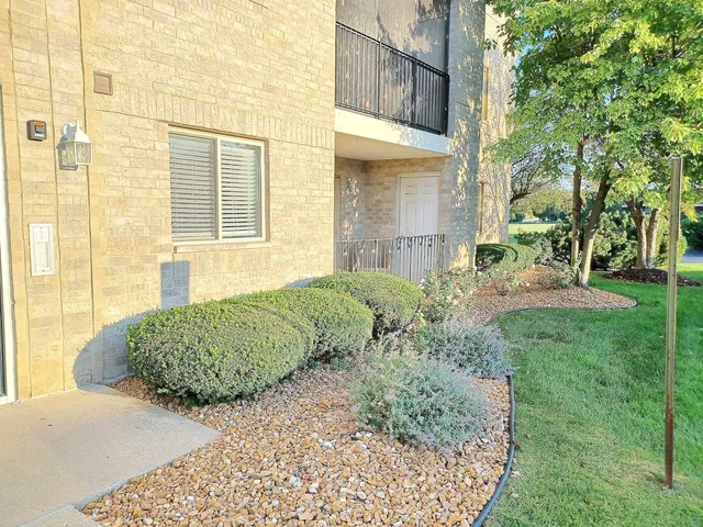 $235,000 | 6810 Ridge Point Drive, Unit 1C, Oak Forest, IL 60452