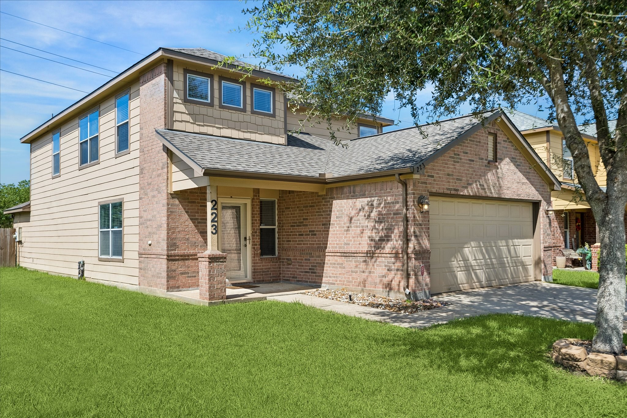 223 Sunset Colony Drive Rosharon, TX 77583 - Photo 2 of 50 This is an easy one to love: outstanding curb appeal, thoughtful updates, a quiet cul-de-sac setting with no rear neighbors, a full sprinkler system and a 2-car attached garage with remote openers and epoxy flooring. Add a nearby neighborhood park and amenities, and it gets even better.