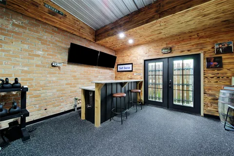 a view of livingroom with furniture