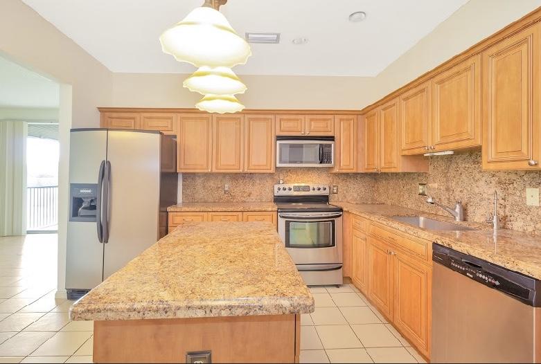 7636 Elm Ridge Drive, Unit 12U Boca Raton, FL 33433 - Photo 6 of 24 AE2B3799-9C6F-4BE4-B93A-BEE502197483