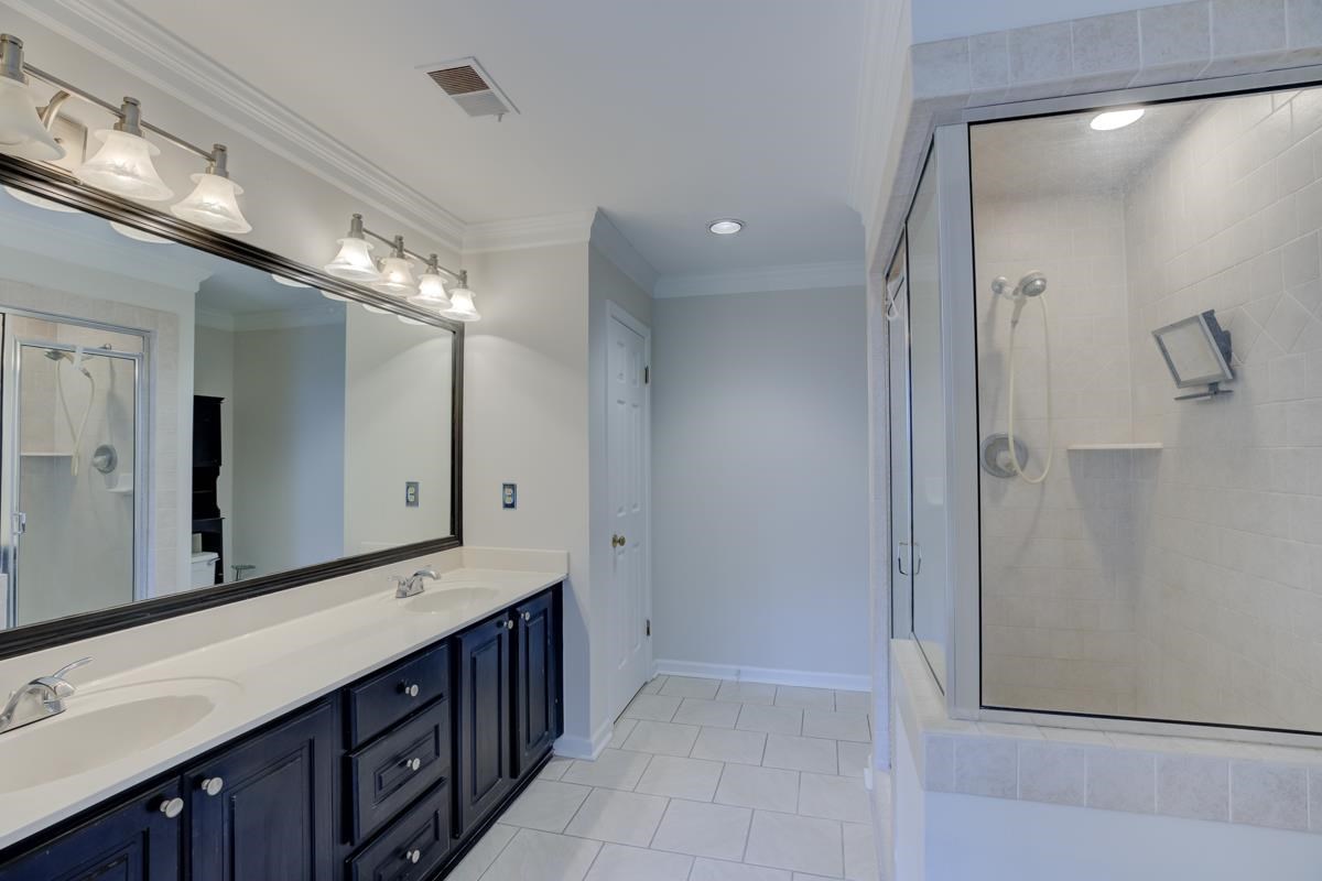 7194 Crestridge Road Memphis, TN 38119 - Photo 16 of 25 Primary bathroom with separate shower and bathtub