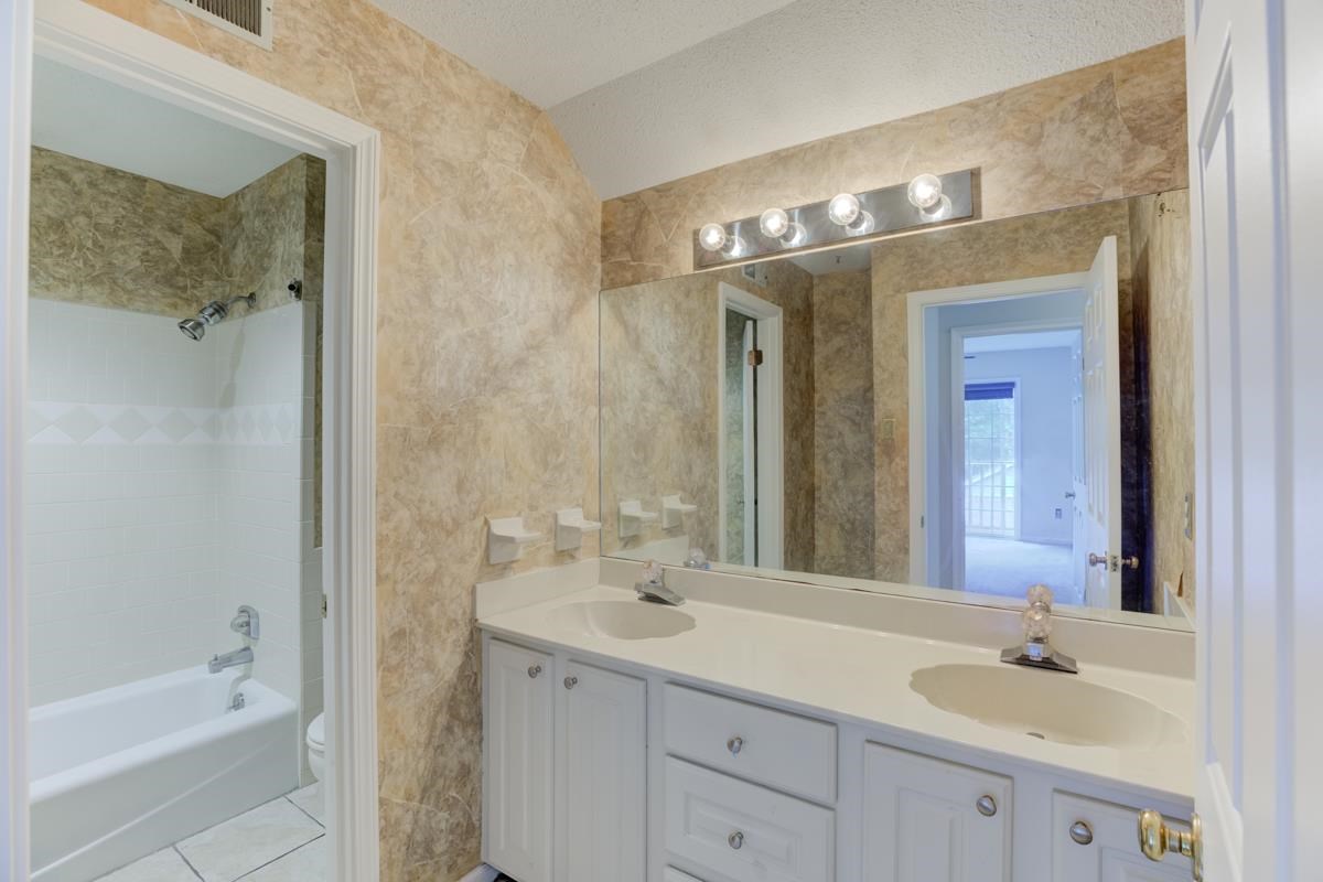 7194 Crestridge Road Memphis, TN 38119 - Photo 21 of 25 Full bathroom with separate double sinks