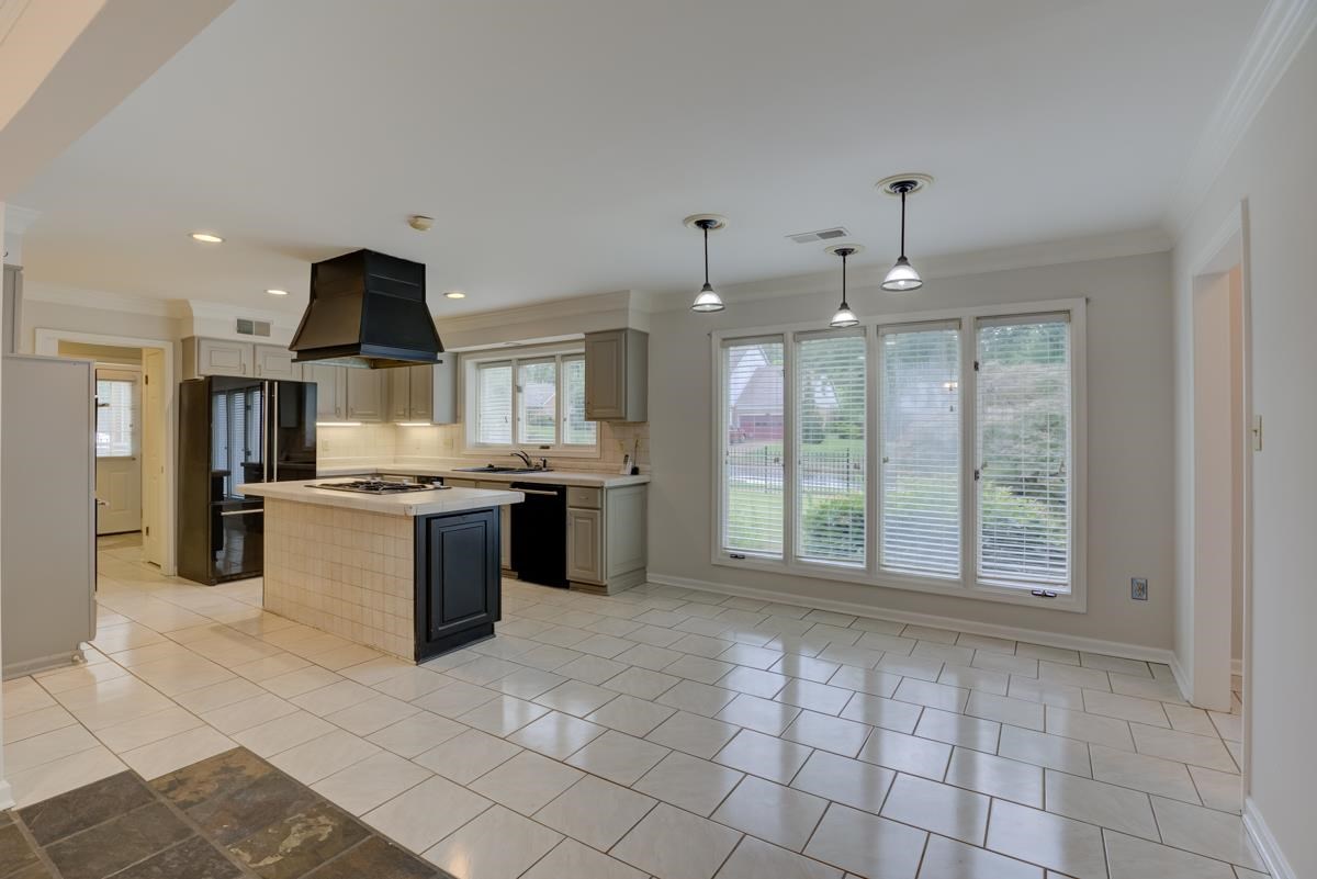 7194 Crestridge Road Memphis, TN 38119 - Photo 25 of 25 Fantastic open floor plan. Kitchen has island and gas stove.