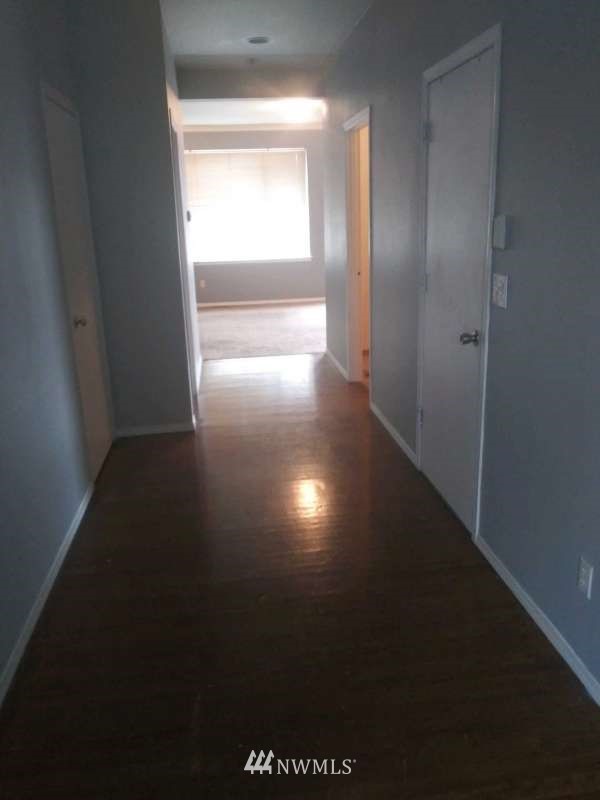 227 Whitman Place Northeast Renton, WA 98059 - Photo 2 of 11