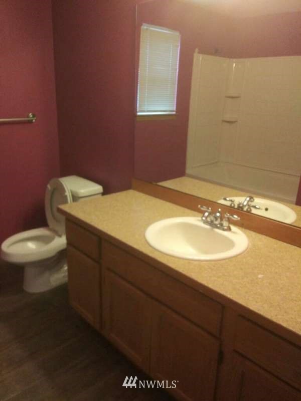 227 Whitman Place Northeast Renton, WA 98059 - Photo 3 of 11